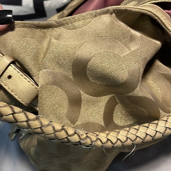 Coach - Boho Gold 3 pocket shoulder Bag. Dust bag not included - Picture 12 of 16